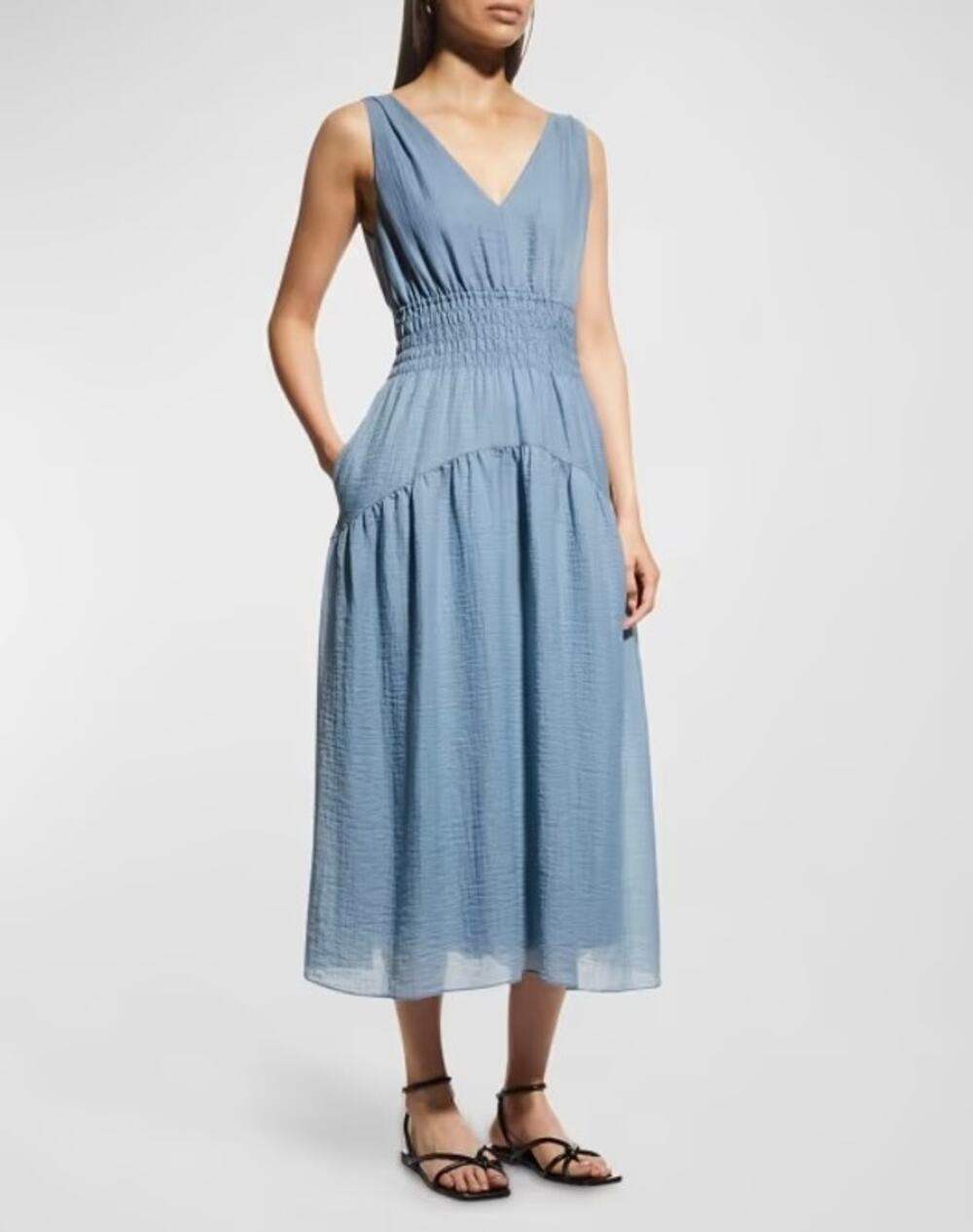 Vince Sleeveless V-Neck Smocked Midi Dress in Blue Size Medium
